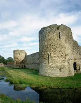 Castles Gallery: Pevensey Castle J940502