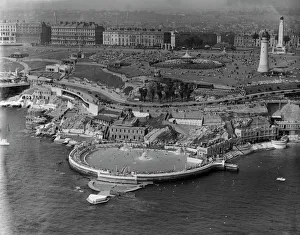 <b class=qtipBold><figcaption>Plymouth Hoe EPR003252</figcaption></b><br>Plymouth Hoe, Devon. Aerial view by Aeropictorial. August 1937. Aerofilms Collection.<br><em>© Historic England</em> Plymouth Hoe EPR003252