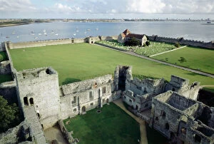 Fortification Gallery: Portchester Castle K991184