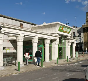 <b class=qtipBold><figcaption>Post Modern Homebase DP103884</figcaption></b><br>Homebase, 195 Warwick Road, London W14. Ian Pollard enjoyed a brief career as an architect and developer, making full use of wit and irony in his Egyptianate Homebase in Kensington (1988-90), which was demolished in 2014.<br><em>© Historic England Archive</em> Post Modern Homebase DP103884