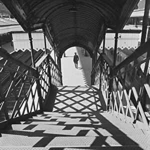 Stair Gallery: Railway station footbridge a062680