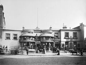 Related Images Collection: Red Lion, Kilburn BL09810