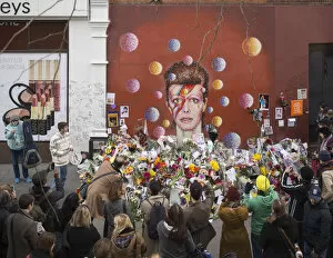 David Bowie Gallery: Last respects DP177773