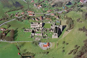 Images Dated 13th March 2002: Rievaulx Abbey N070690