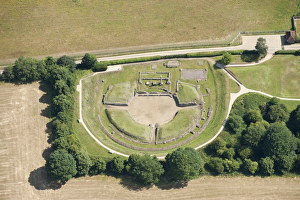 <b class=qtipBold><figcaption>Roman Theatre 29661_031</figcaption></b><br>Verulamium Roman Town, St Albans, Hertfordshire. An aerial view showing the Roman Theatre, 2015.<br><em>© Historic England Archive</em> Roman Theatre 29661_031