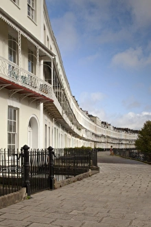 <b class=qtipBold><figcaption>Royal York Cresent DP146955</figcaption></b><br>Royal York Cresent, Clifton, Bristol from west. Photographed in October 2011.<br><em>© Historic England Archive</em> Royal York Cresent DP146955