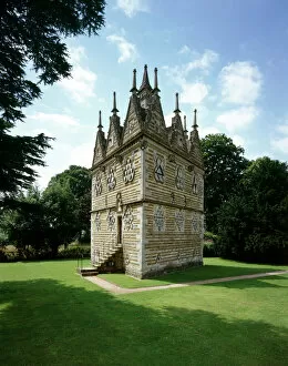 Tudor Gallery: Rushton Triangular Lodge J010078