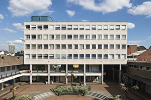 <b class=qtipBold><figcaption>Shelton Square DP164650</figcaption></b><br>Shelton Square, Coventry, West Midlands. General view from the west.<br><em>© Historic England</em> Shelton Square DP164650