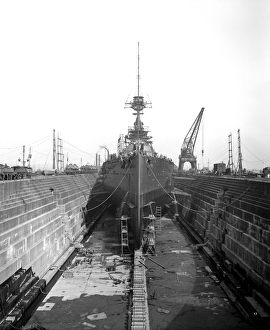 Images Dated 22nd July 2005: Ship in drydock BL22201_012