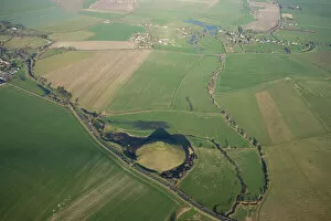 Images Dated 25th January 2007: Silbury Hill and Avebury N071892