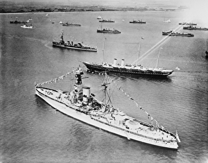 <b class=qtipBold><figcaption>Spithead Review 1924 EPW011367</figcaption></b><br>Vessels at the Spithead Review. Closest is HMS Coventry. Nearest is a Revenge class battleship, with the Royal Yacht beyond. Photographed by Aerofilms Ltd in July 1924.<br><em>© Historic England Archive</em> Spithead Review 1924 EPW011367