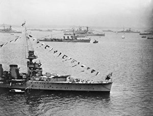 <b class=qtipBold><figcaption>Spithead Review 1924 EPW011377</figcaption></b><br>Vessels at the Spithead Review. Closest is HMS Coventry. Photographed by Aerofilms Ltd in July 1924.<br><em>© Historic England Archive</em> Spithead Review 1924 EPW011377