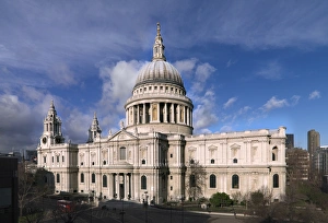 <b class=qtipBold><figcaption>St Paul's Cathedral N080597</figcaption></b><br>ST PAUL'S CATHEDRAL, London. Elevated view of St Paul's taken from the south east.<br><em>© Historic England</em> St Paul's Cathedral N080597