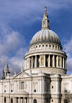 <b class=qtipBold><figcaption>St Paul's Cathedral N080598</figcaption></b><br>ST PAUL'S CATHEDRAL, London. Elevated view of St Paul's taken from the south east.<br><em>© Historic England</em> St Paul's Cathedral N080598