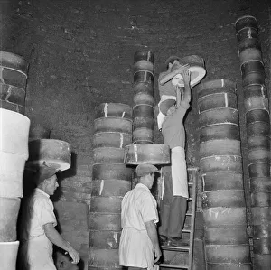 The 1960s Gallery: Stacking saggars DES01_04_0944