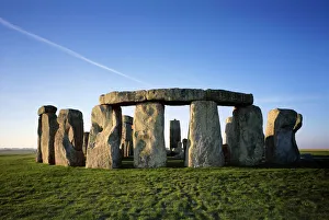 <b class=qtipBold><figcaption>Stonehenge K021103</figcaption></b><br>STONEHENGE, Wiltshire. View from the North East at sunrise.<br><em>© Historic England</em> Stonehenge K021103