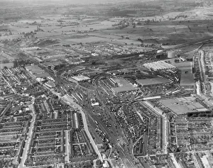 <b class=qtipBold><figcaption>Swindon and GWR Works EPW059047</figcaption></b><br>SWINDON, Wiltshire. The Great Western Railway Works, Swindon station and the workers village (Swindon New Town), looking west. Photographed in August 1938. Aerofilms Collection (see Links).<br><em>© Historic England</em> Swindon and GWR Works EPW059047