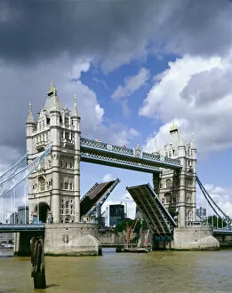 London Collection: Tower Bridge J060047