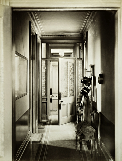 <b class=qtipBold><figcaption>Victorian entrance hall BL09661</figcaption></b><br>GRAND AVENUE, Hove, East Sussex. Interior of the entrance hall looking towards the front door, with top hats on a rack. Photographed on the 24th August 1889. From the Bedford Lemere collection.<br><em>© Historic England</em> Victorian entrance hall BL09661