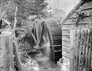<b class=qtipBold><figcaption>Waterwheel CC72_00963</figcaption></b><br>OLD MILL, Chipping Campden, Gloucestershire. An exterior view showing the waterwheel at work. There are four watermills in Chipping Campden on the sites of medieval mills mentioned in the Domesday Book. Photographed in 1900 by Henry Taunt. <br><em>© Historic England</em> Waterwheel CC72_00963