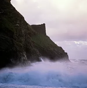 Dramatic Gallery: Waves crashing against the coastline K900464