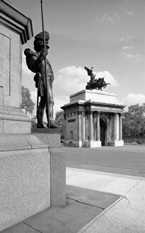 Images Dated 18th March 2011: Wellington Arch a98_05621