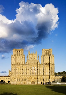 <b class=qtipBold><figcaption>Wells Cathedral N071852</figcaption></b><br>WELLS CATHEDRAL, Somerset. General view of the west elevation.<br><em>© Historic England</em> Wells Cathedral N071852