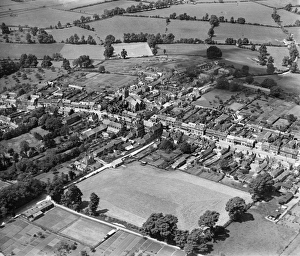 <b class=qtipBold><figcaption>Wootton Bassett, 1930. EPW032632</figcaption></b><br>WOOTTON BASSETT, Wiltshire. Aerial view of the Church of St. Bartholomew and All Saints, High Street and Station Road, June 1930. Aerofilms Collection (see Links).<br><em>© Historic England</em> Wootton Bassett, 1930. EPW032632
