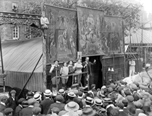 <b class=qtipBold><figcaption>Wrestlers CC49_00511</figcaption></b><br>St Giles Fair, Oxford. Four female wrestlers, an unusual spectacle, posing outside their stall at St Giles Fair, watched by a large crowd. Photographed by Henry Taunt September 1909.<br><em>© Historic England</em> Wrestlers CC49_00511