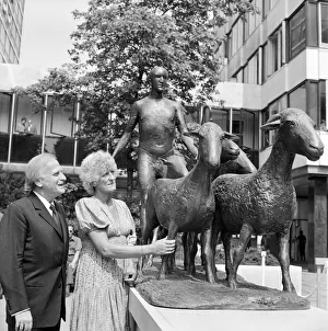 Yehudi Menuhin and Elisabeth Frink JLP01_09_752997 Yehudi Menuhin and Elisabeth Frink JLP01_09_752997