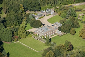 <b class=qtipBold><figcaption>Youngsbury 29682_027</figcaption></b><br>Youngsbury, Thundridge, Hertfordshire. Mid 18th century country house built in brick as a pedimented Palladian villa.<br><em>© Historic England Archive</em> Youngsbury 29682_027