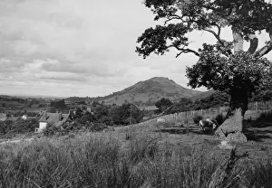 Caer Caradoc, Church Stretton, Shropshire, July 1932 Caer Caradoc, Church Stretton, Shropshire, July 1932