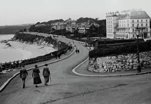 Holidaymakers Gallery: Castle Beach, Falmouth, Cornwall, 1924