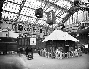 Christmas decorations at Paddington Station, 1956 Christmas decorations at Paddington Station, 1956