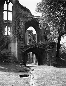 Entrance to Banquet Hall at Kenilworth Castle, July 1935 Entrance to Banquet Hall at Kenilworth Castle, July 1935
