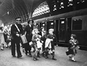 Evacuees at Paddington Station in 1939 Evacuees at Paddington Station in 1939