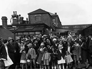 Families gather for the annual Swindon Works Trip, 1932 Families gather for the annual Swindon Works Trip, 1932