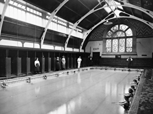 Female swimmers at the GWR Medical Fund Society small swimming baths (Milton Rd), c1900 Female swimmers at the GWR Medical Fund Society small swimming baths (Milton Rd), c1900