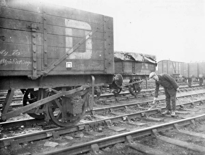 Goods shunter laying a skid in front of wagon, 1934 Goods shunter laying a skid in front of wagon, 1934