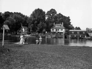 Print of the Chalmore Ferry, Wallingford, August 1925