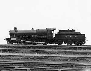 Images Dated 19th December 2014: Hall Class locomotive No. 5955, Garth Hall