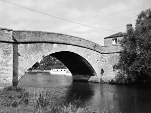 Lechlade Halfpenny Bridge, September 1948 Lechlade Halfpenny Bridge, September 1948