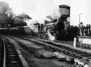 Castle Class Locomotive Prints: Bristol Temple Meads Print: Castle Class Locomotive No 7029 Clun Castle