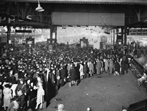 Passengers at Paddington Station in 1943 Passengers at Paddington Station in 1943