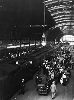 Platforms 4 and 5 at Paddington Station, c.1910