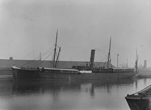 Images Dated 4th March 2014: SS Africa at Tilbury Docks, September 1915