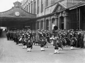 Prints of First contingent of GWR Regimental company of Railway Troops R.E headed by a Highland Band, June 18th 1915 Stations And Halt Prints: Highland Band Print at Paddington Station, 1915