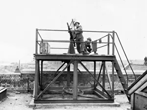 Swindon Home Guard manning an anti-aircraft gun platform, c.1940 Swindon Home Guard manning an anti-aircraft gun platform, c.1940