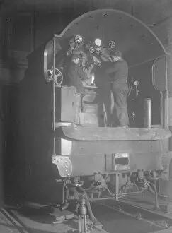 Images Dated 15th May 2009: Foot plate repairs to King Arthur engine, 1926