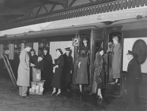 Victorian Era Transportation Prints: Pullman passengers
